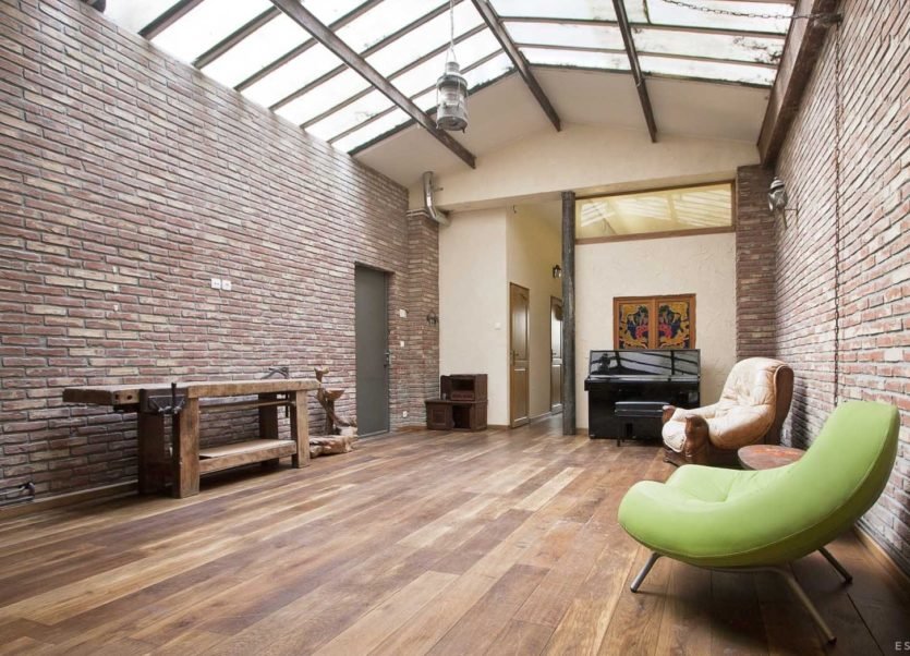 Потолок в стиле лофт: бетонный, натяжной, деревянный — 47 фото интерьеров