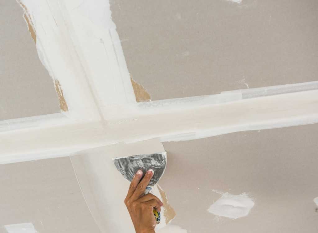Инструкция и советы по шпаклевке потолка из гипсокартона
