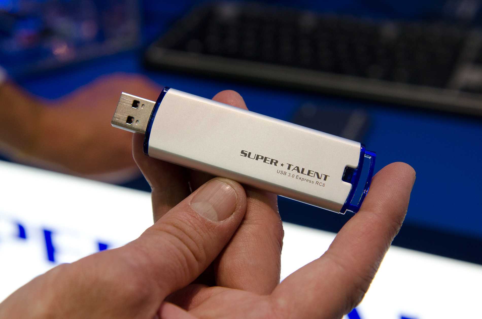 Флэш карта телевизора. Флешка юсб 3.0. Флешка USB3.0. Super Talent USB 3.0. Флешка 100 ГБ.