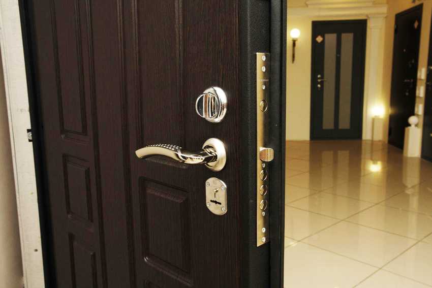 Замена замка в металлической двери в квартире: инструкция по монтажу