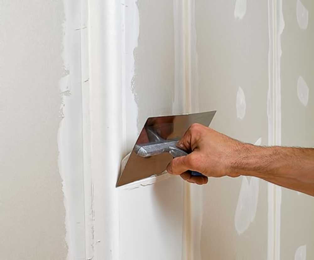 Как правильно шпаклевать стены под покраску?