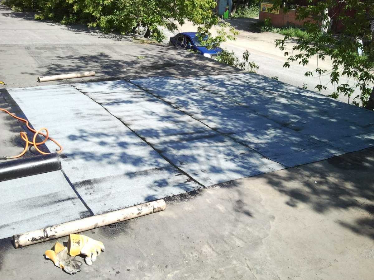 Чем покрыть крышу гаража из бетонных плит