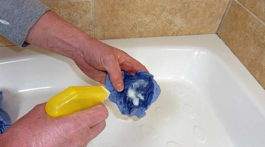 Чем отмыть лишний герметик, попавший на кафель, очистить одежду и руки