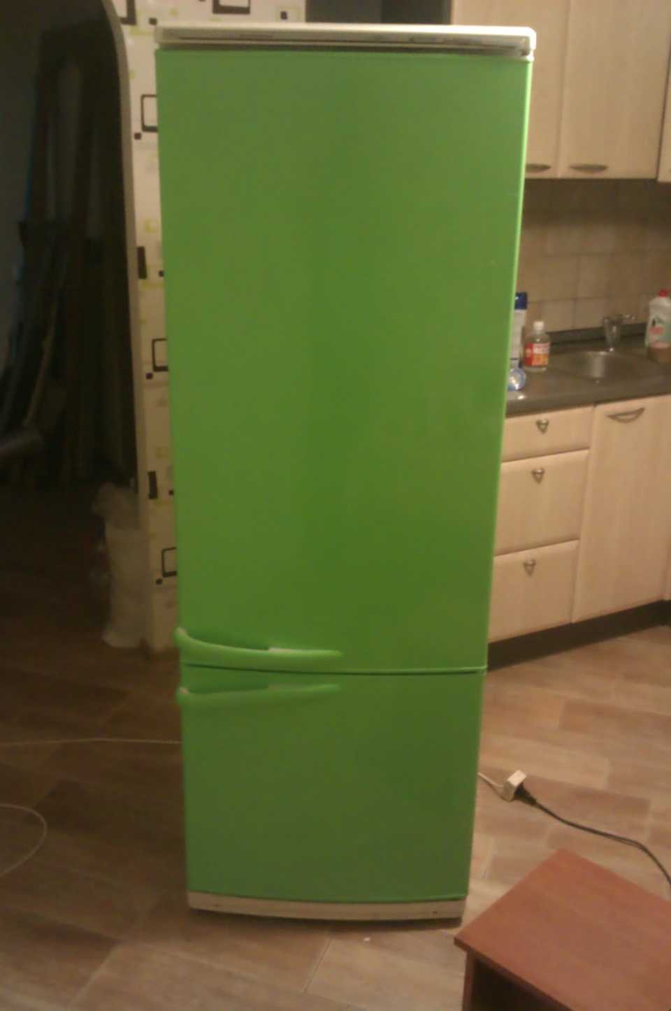 Оформление холодильника при помощи пленки