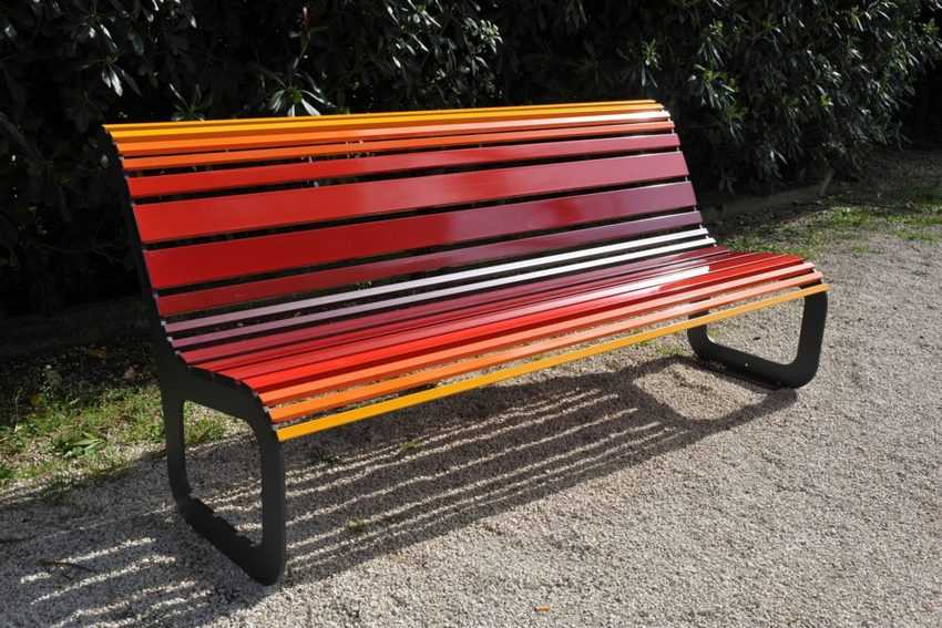 Крашенная скамейка, чем покрасить лавочку деревянную на улице