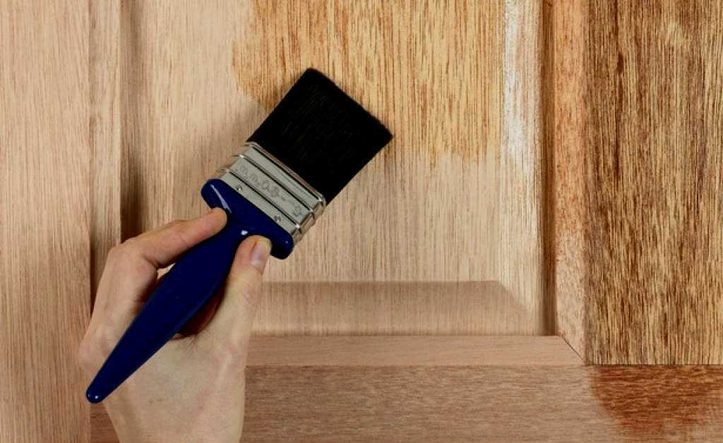 Как покрасить деревянную мебель: какой краской лучше, чем перекрасить, инструкция, видео и фото