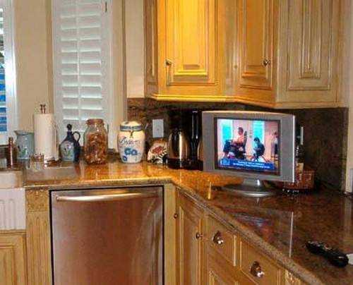 Какой выбрать телевизор на кухню