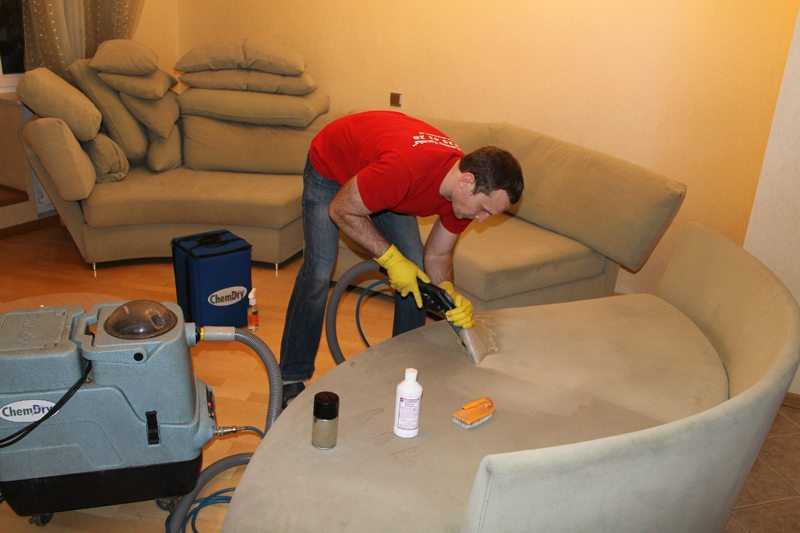 Как почистить диван: 85 фото быстрых способов очистки подручными средствами