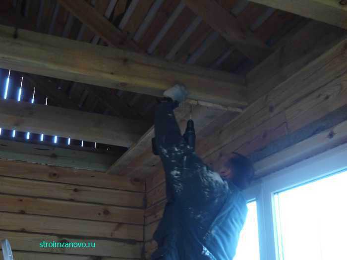 Чем лучше подшить потолок в частном доме, как сделать черновик?