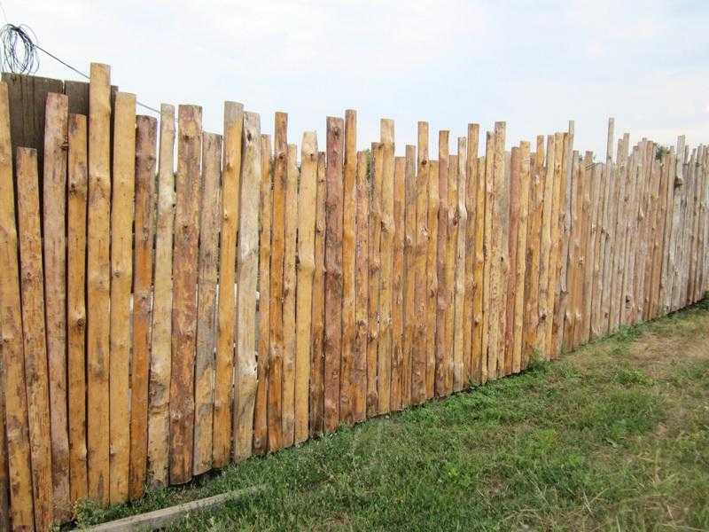 Забор из горбыля своими руками: фото, варианты, этапы строительства и лучшие советы по возведению :: syl.ru