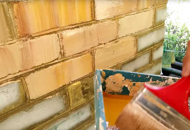 Как покрасить кирпичную стену на балконе? варианты покраски кирпича. как правильно и какой краской покрасить кирпичную кладку на лоджии?