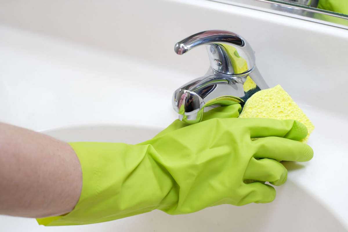 Как отстирать шторку в ванной от желтизны, как постирать занавеску с желтым налетом или с плесенью в стиральной машине