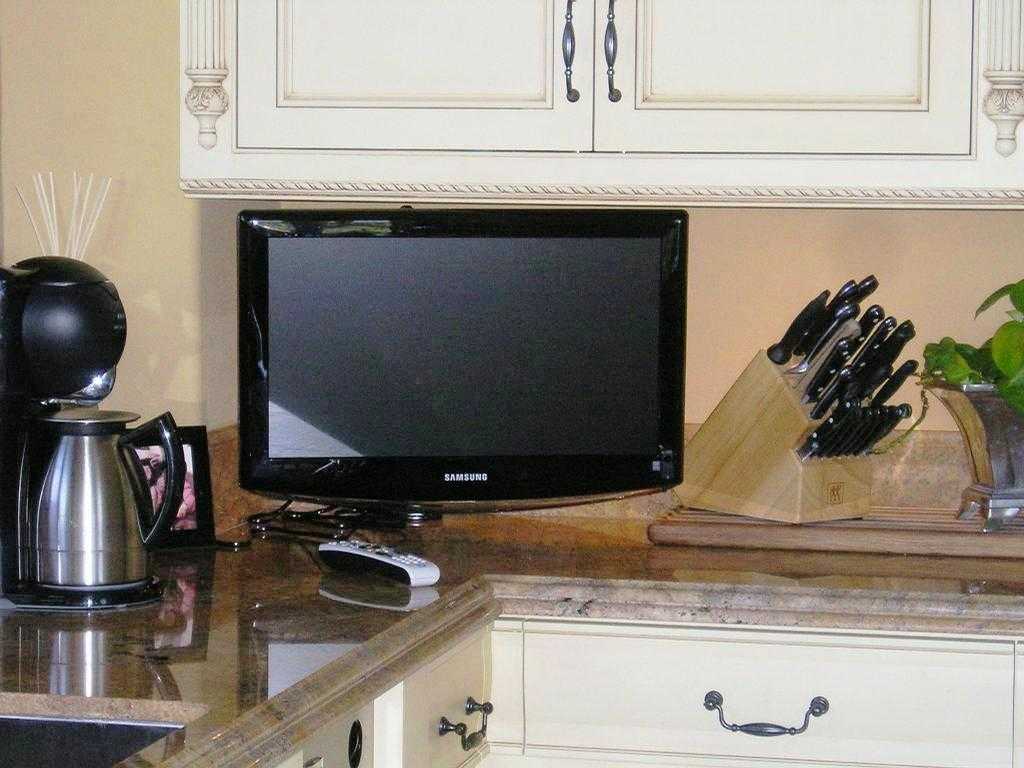 Выбираем телевизор для кухни: советы и рекомендации