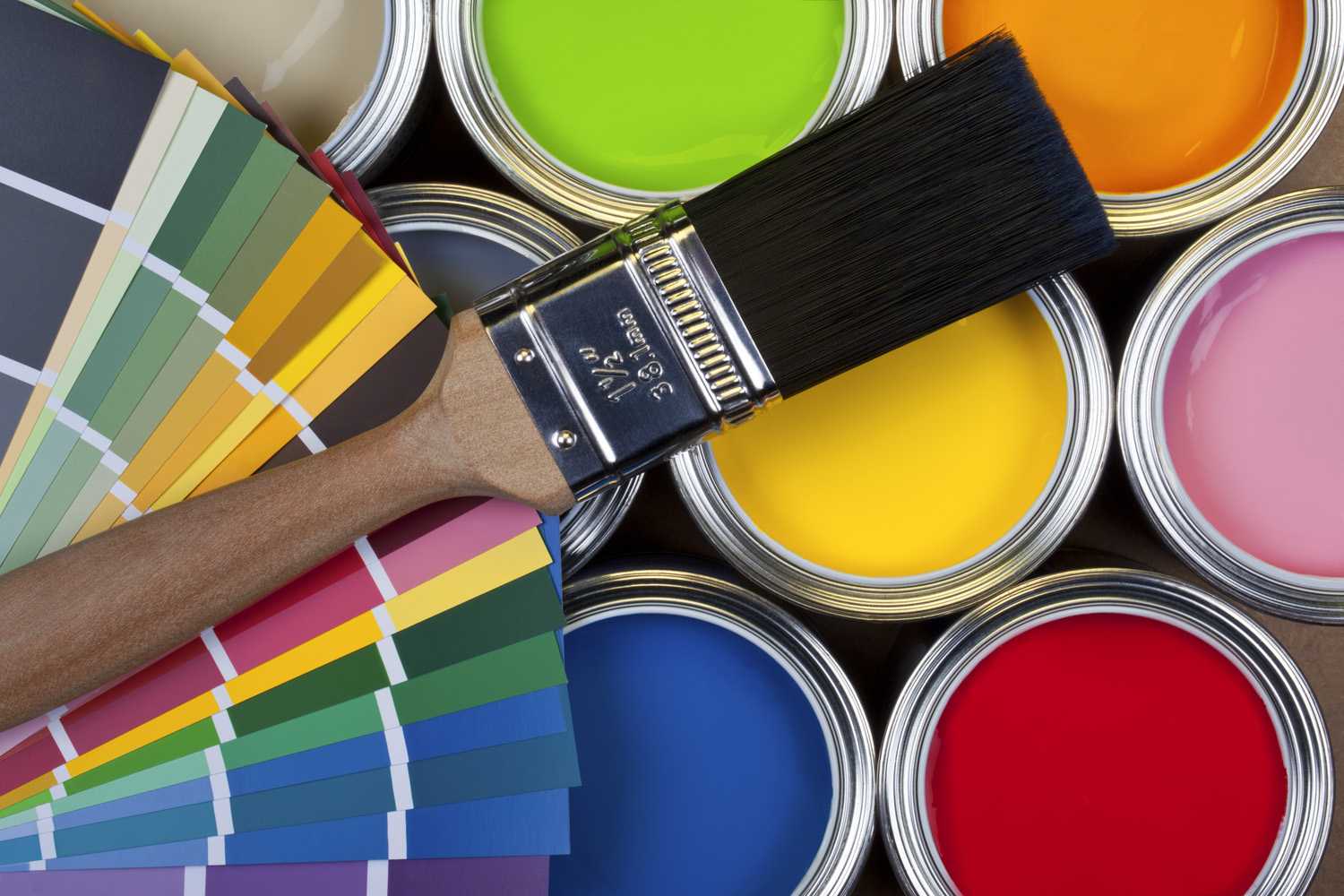 Краска без запаха для внутренних работ: красящие составы для ремонта квартиры, быстросохнущая эмаль для паркета и мебели