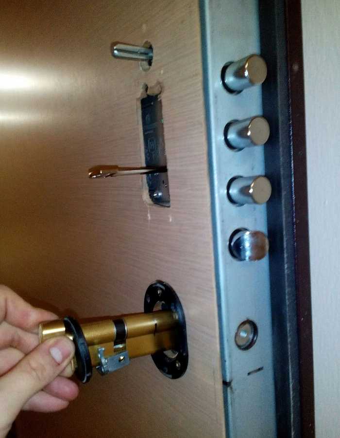 Что необходимо знать о замене замка на входной металлической двери?