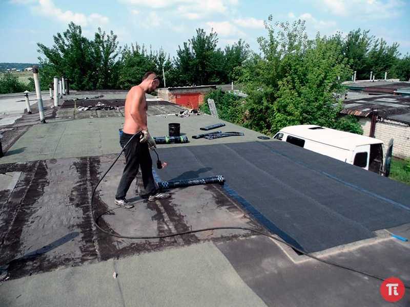 Как правильно покрыть крышу гаража рубероидом своими руками
