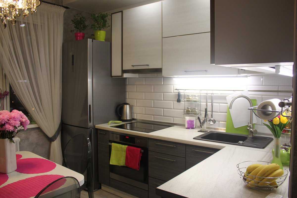 Обои для маленькой кухни (56 фото): как подобрать обои зрительно увеличивающие пространство? какие обои подойдут для современного интерьера?