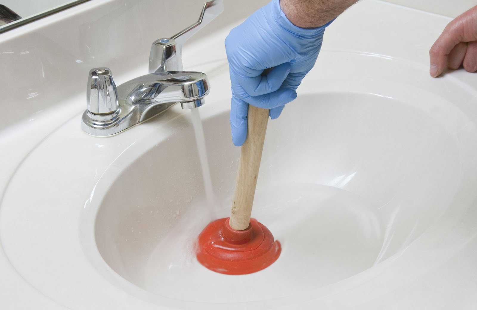 Что делать, если засорилась раковина на кухне: как прочистить засор своими руками
