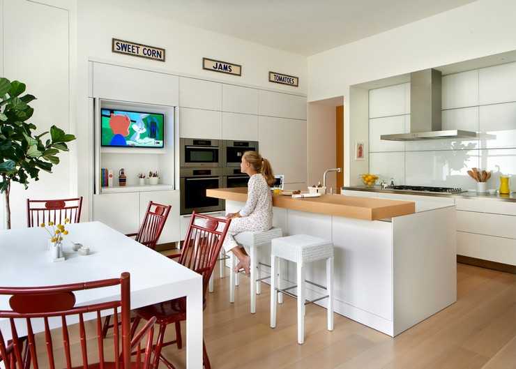Телевизор в интерьере кухни: особенности размещения, где расположить, полезные советы, фото.