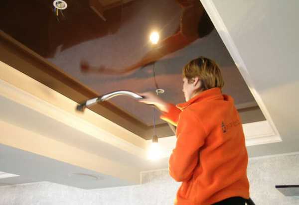 Как помыть глянцевый натяжной потолок без разводов в домашних условиях