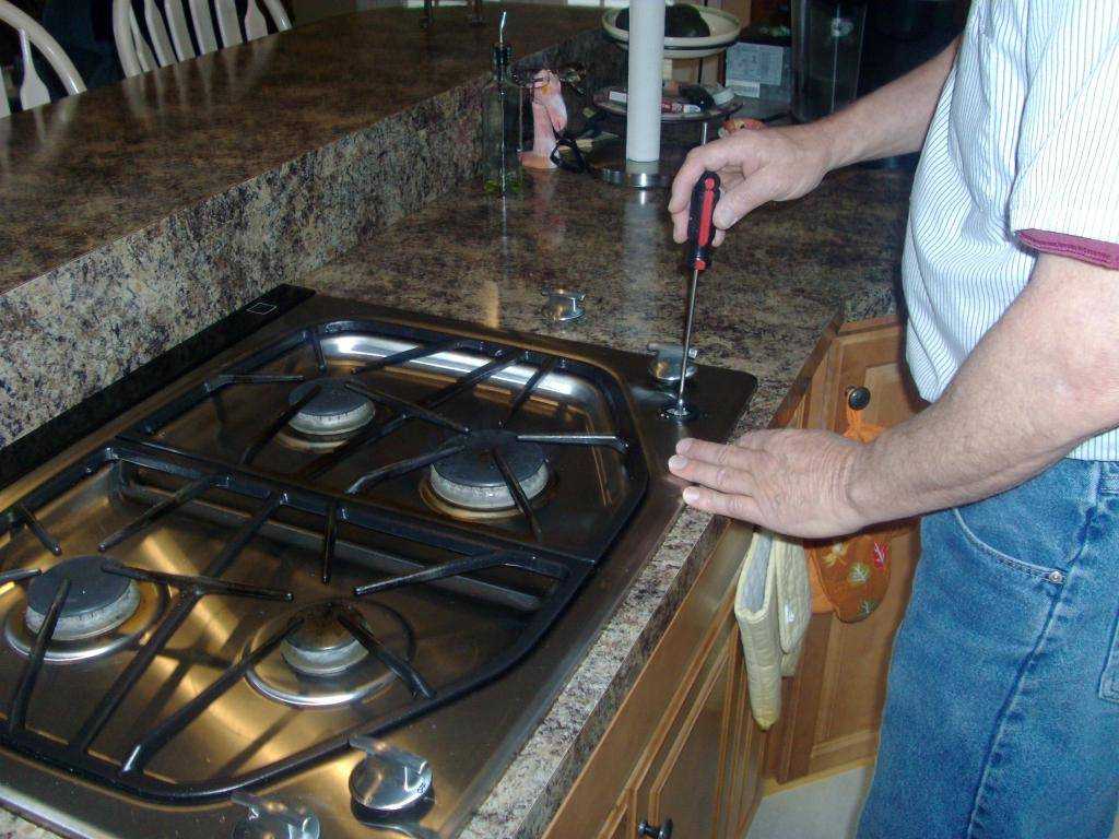 Можно ли самостоятельно отключить плиту?