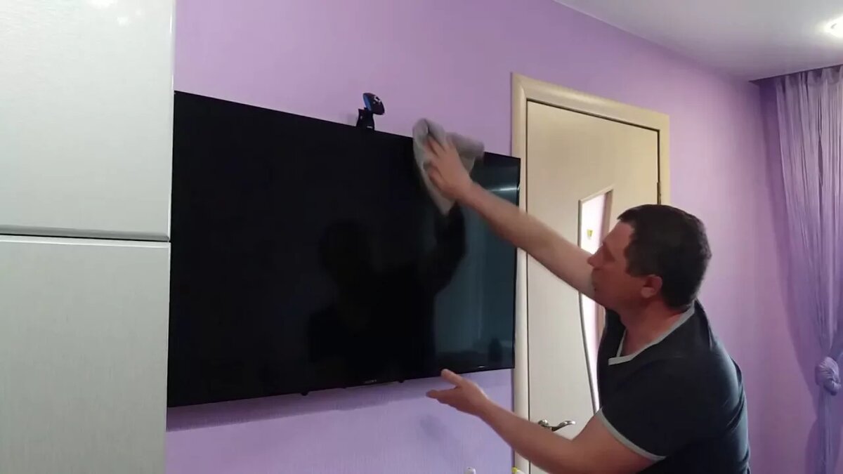 Чем протирать экран телевизора в домашних условиях