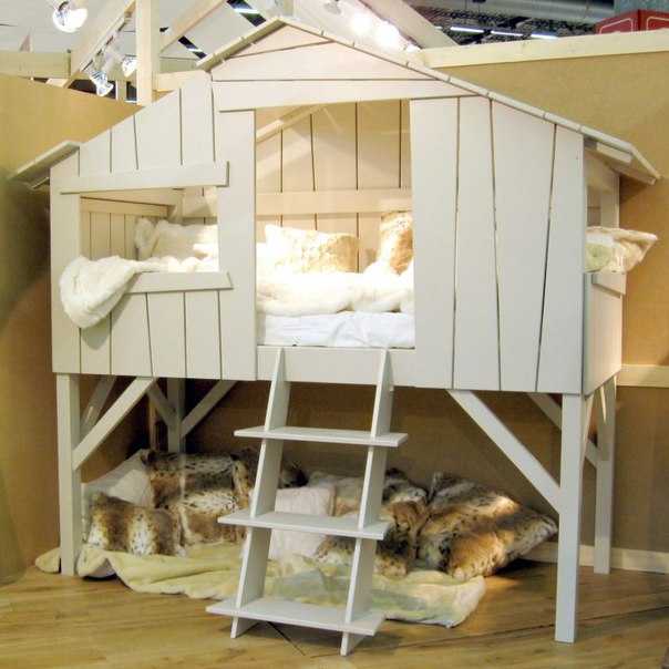 Кровать-домик для детей: детская двухъярусная кровать в виде домика, конструкция и ее особенности, плюсы и минусы, разновидности