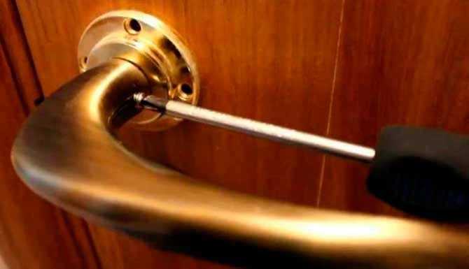 Как снять дверную ручку межкомнатной двери: круглую и других форм