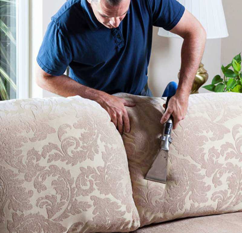 Как почистить без разводов светлый диван в домашних условиях?