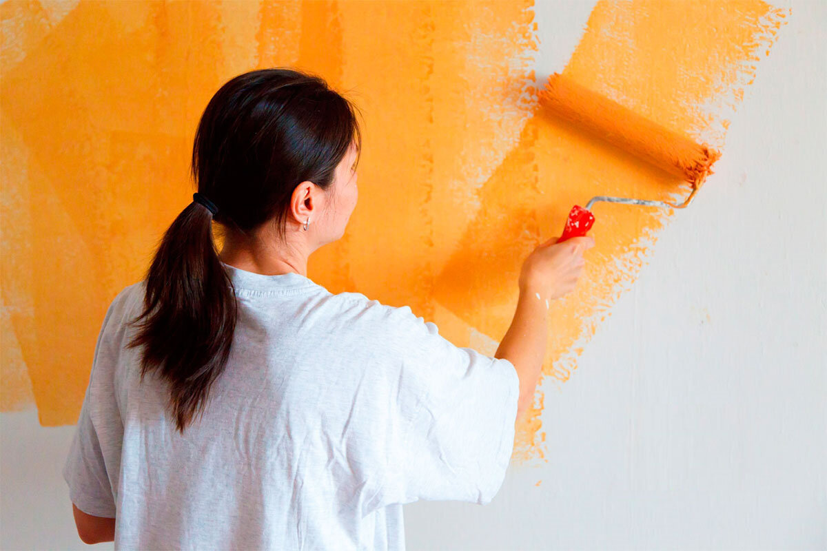Инструкция как покрасить стены своими руками: порядок выполнения работ, особенности подготовки поверхности и нанесения краски