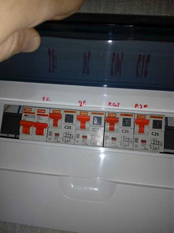 Что делать, если выбивает автомат при включении стиральной машины?