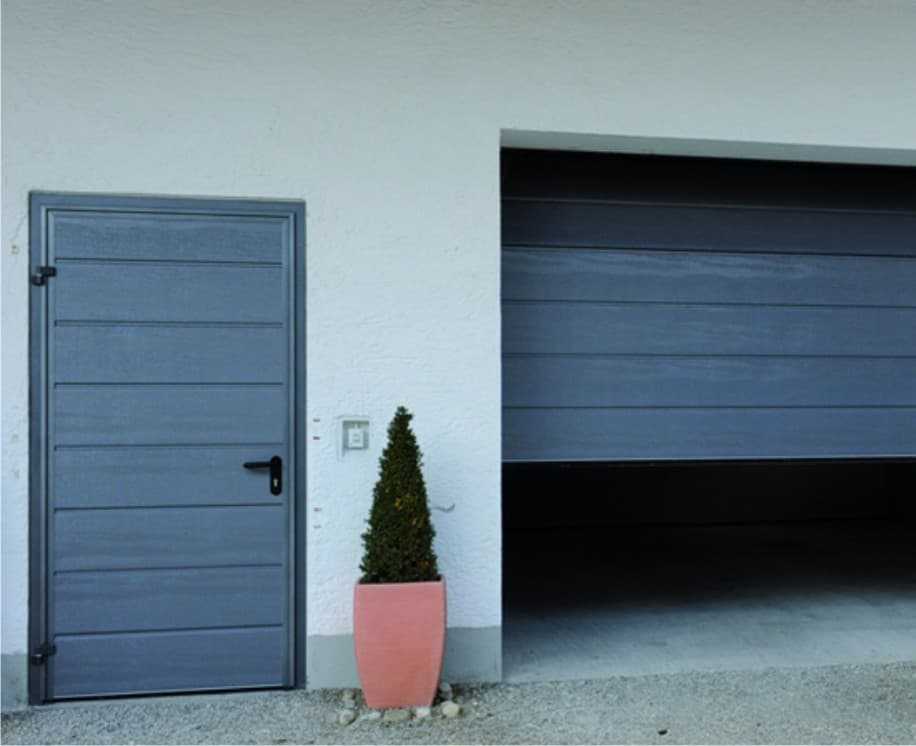 Как выбрать гаражные ворота: сравнение по пяти главным критериям