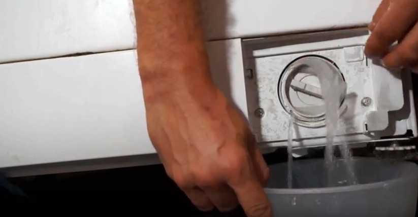 Почему стиральная машина не до конца сливает воду?