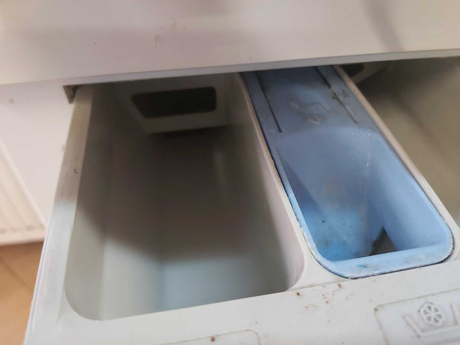 Течет вода снизу у стиральной машины самсунг