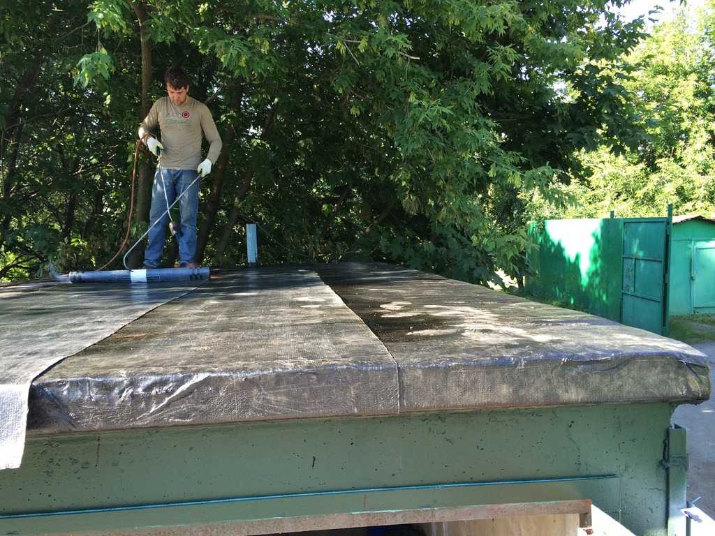 Перекрываем крышу гаража своими руками: подбор дешевых материалов и технология монтажа