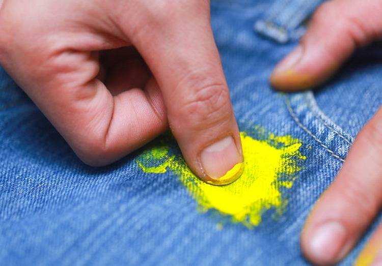 Как и чем отстирать акриловую краску с одежды