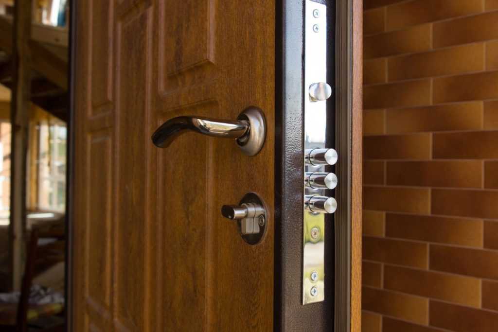 10 советов по выбору металлической входной двери в квартиру и дом