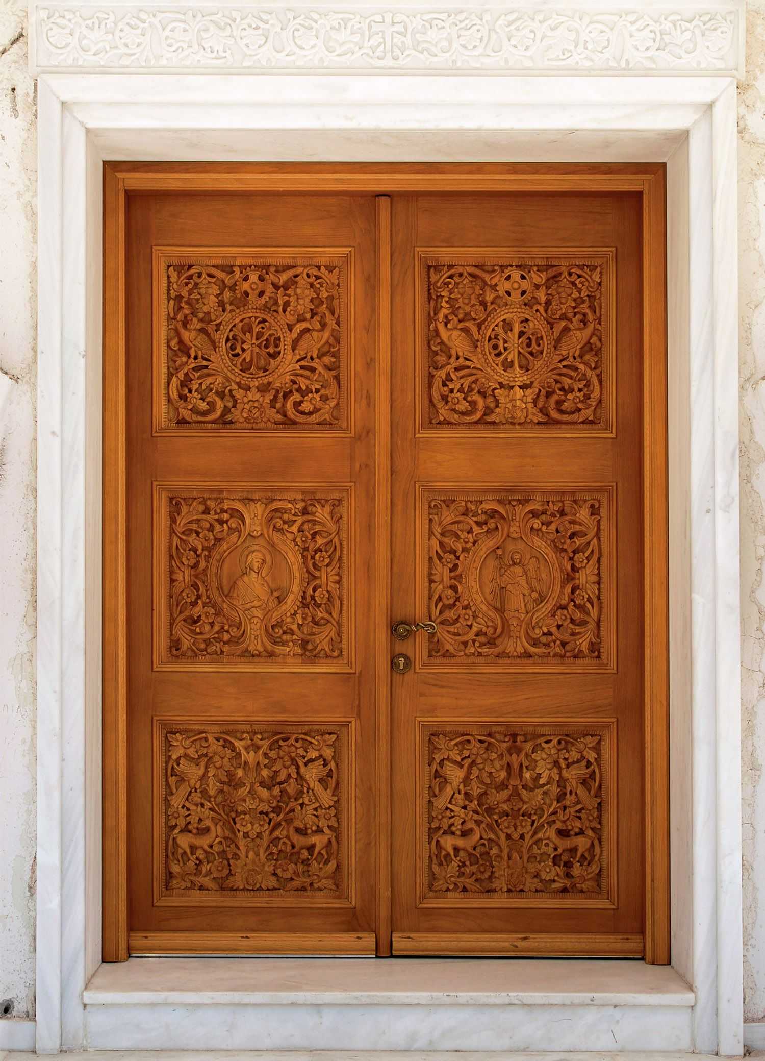 Классические межкомнатные двери. особенности и варианты сочетания с интерьером | все про двери