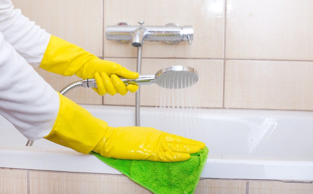 Как отмыть шторку в ванной своими руками?