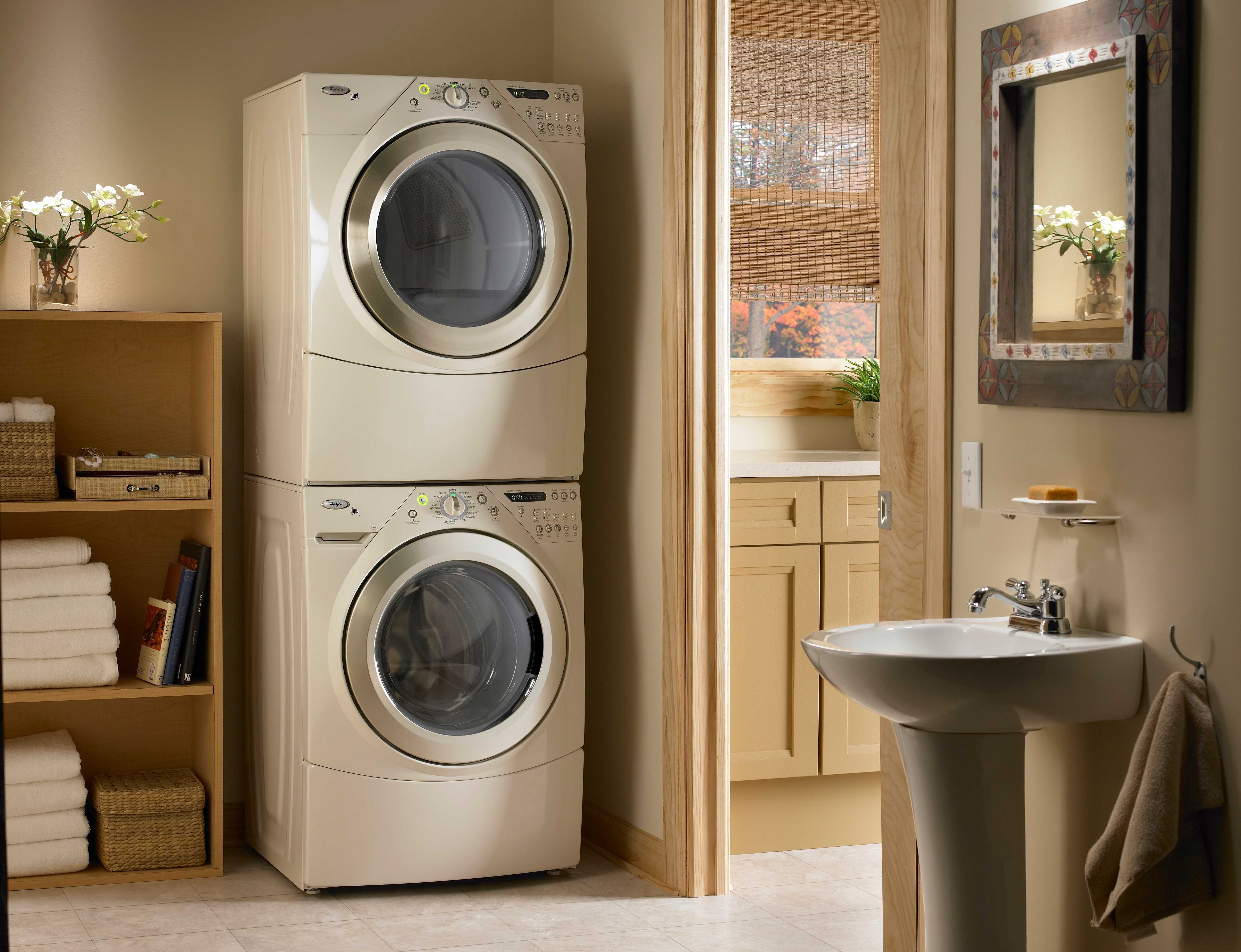 Установка сушильной машины: универсальный соединительный элемент для установки над стиральной машинкой и рядом с ней в ванной