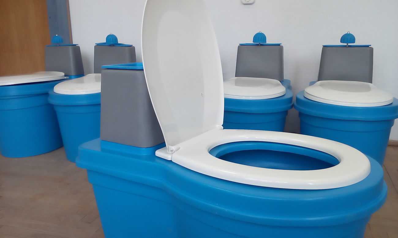 Как работает биотуалет - подробное описание,как устроен туалет,насколько его хватает,для дома,принцип работы биотуалета,жидкостный.