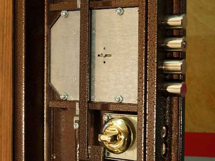 Замена замка на входной металлической двери в перми