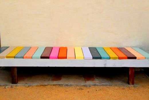 Чем покрасить скамейку на улице