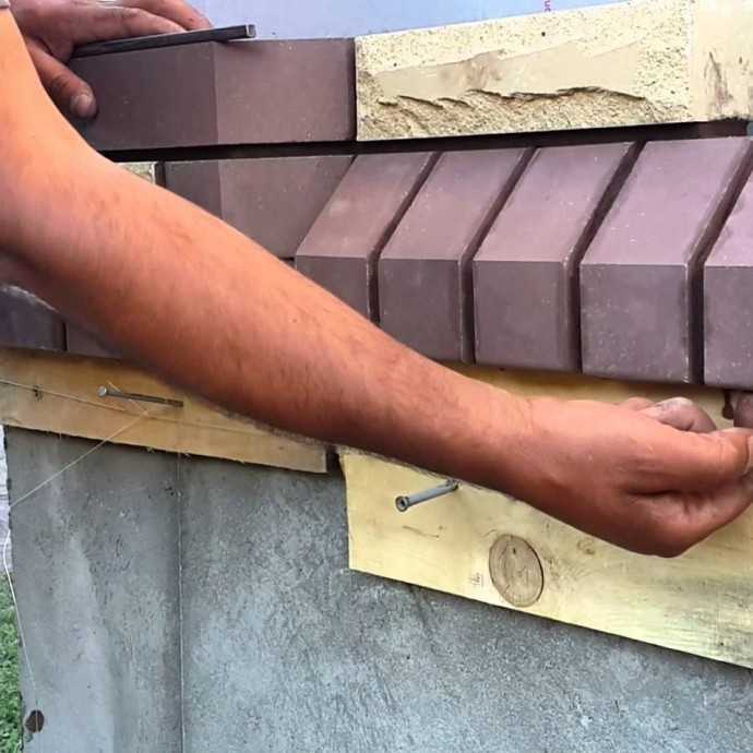 Из чего лучше делать цоколь: кирпич или бетон?