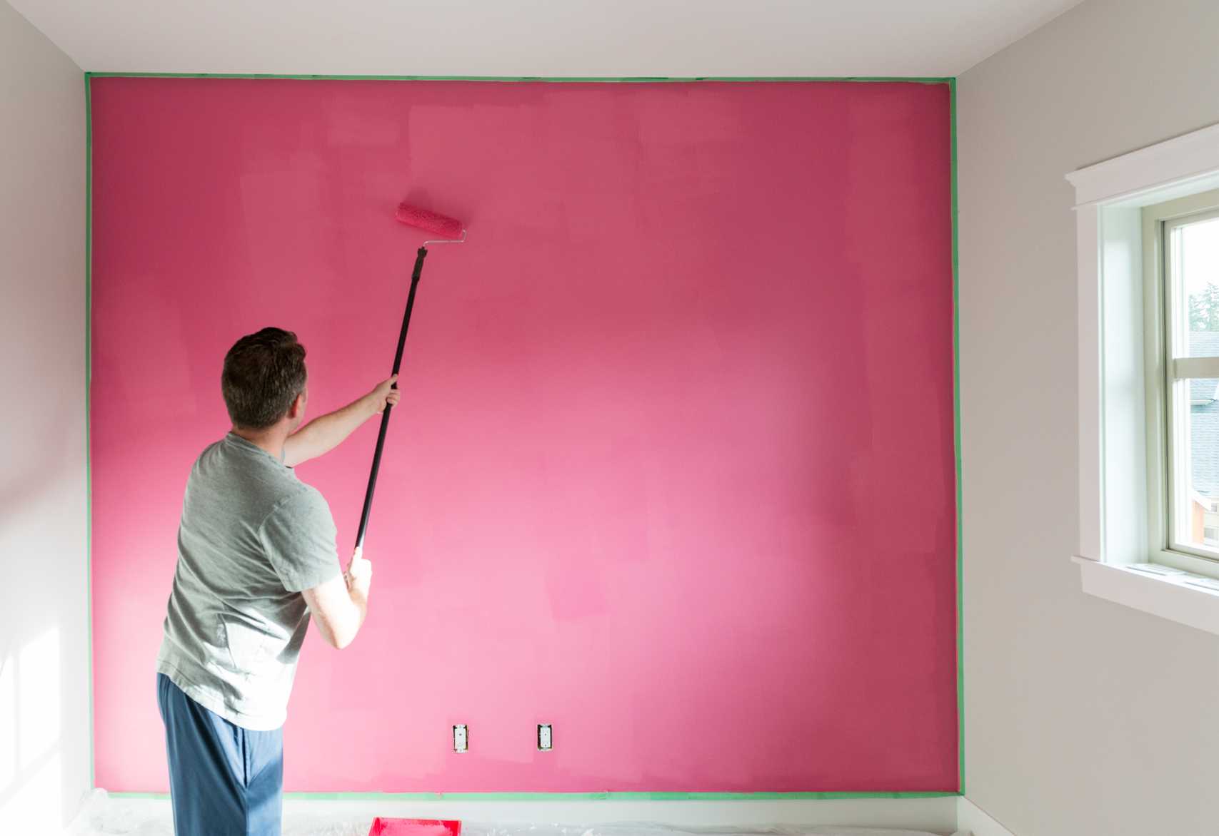 Водоэмульсионная краска (61 фото): «водоэмульсионка» для стен, состав продукции для потолков