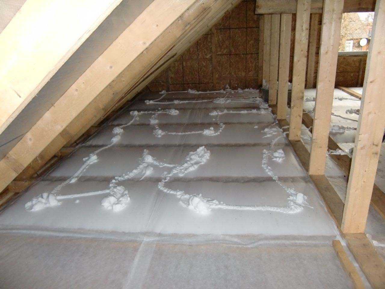 Как правильно утеплить потолок в частном доме