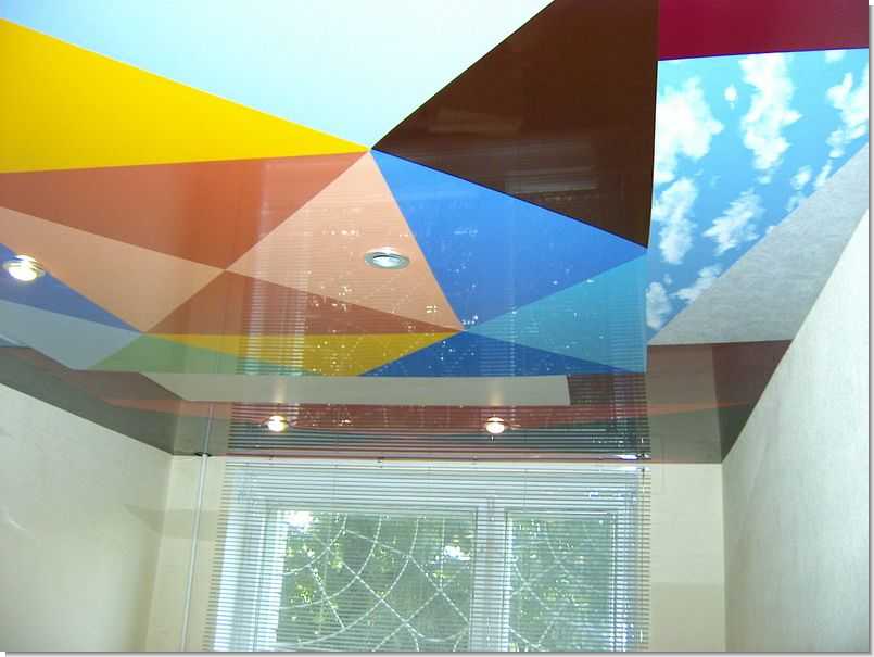Цвета натяжных потолков (58 фото): цветные потолочные покрытия, изделия разных расцветок в интерьере, цветовая гамма натяжных потолков