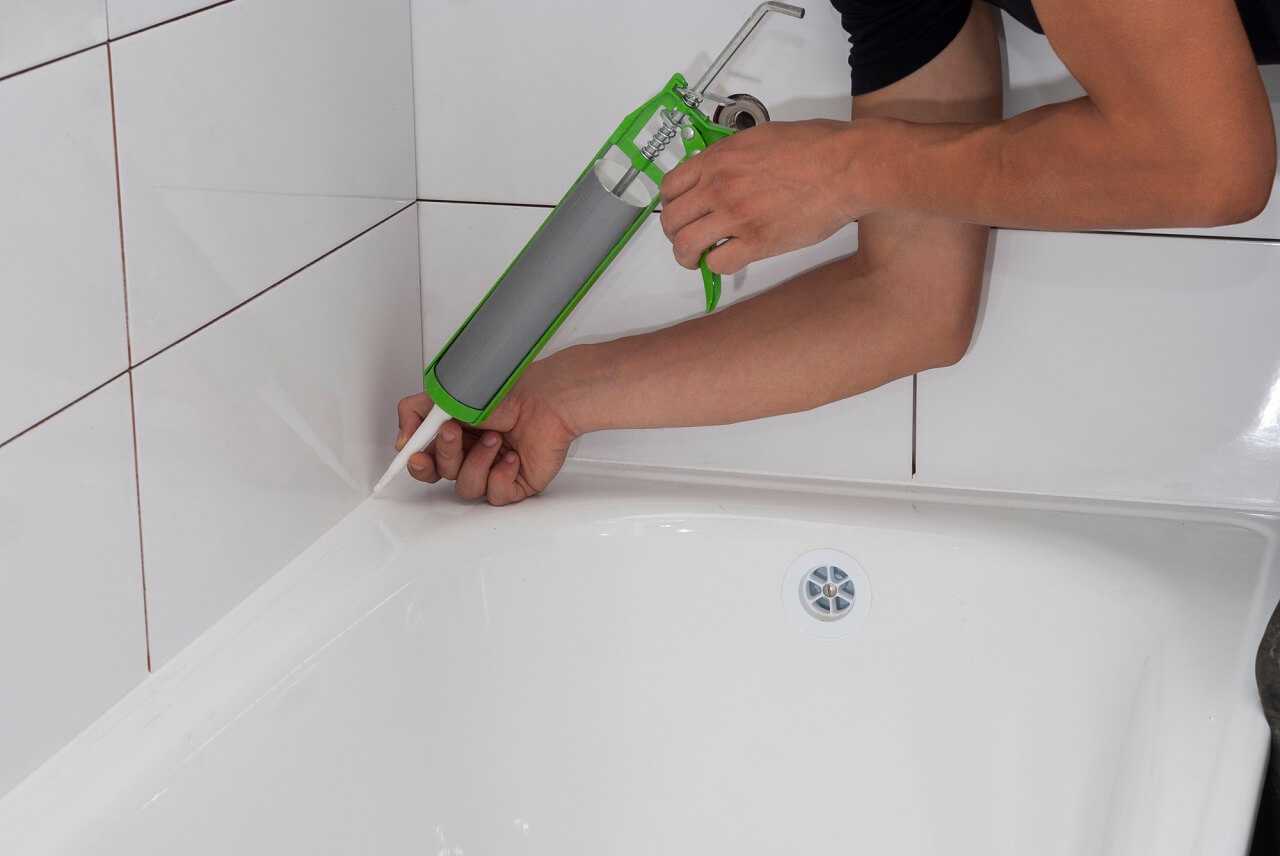 Как удалить силиконовый герметик с ванны: способы очистки