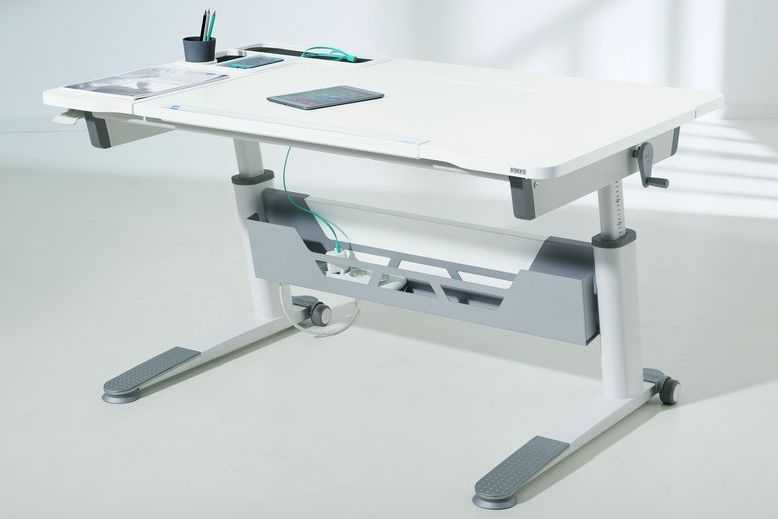 Письменный стол-трансформер: раскладные модели с комодом или поворотной кроватью для дома
