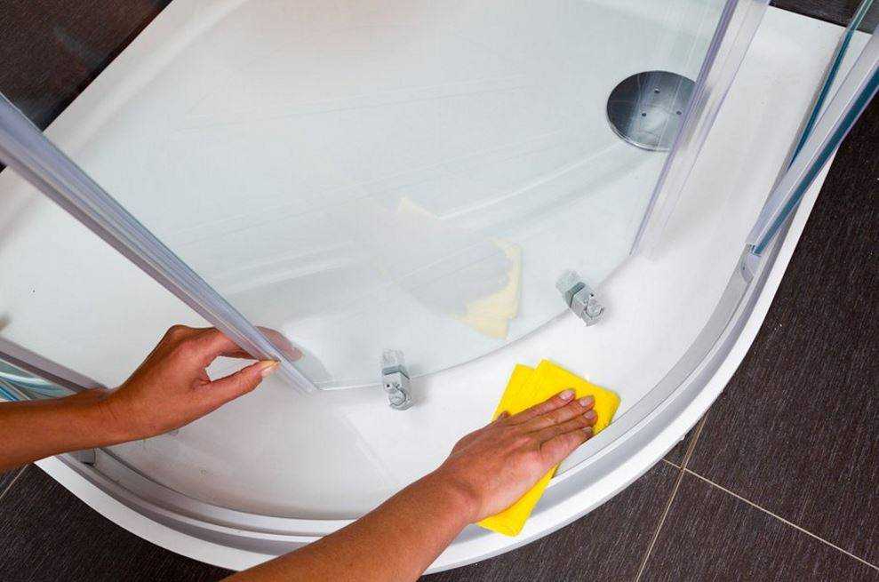 Как отмыть душевую кабину от мыльного, известкового налета в домашних условиях
